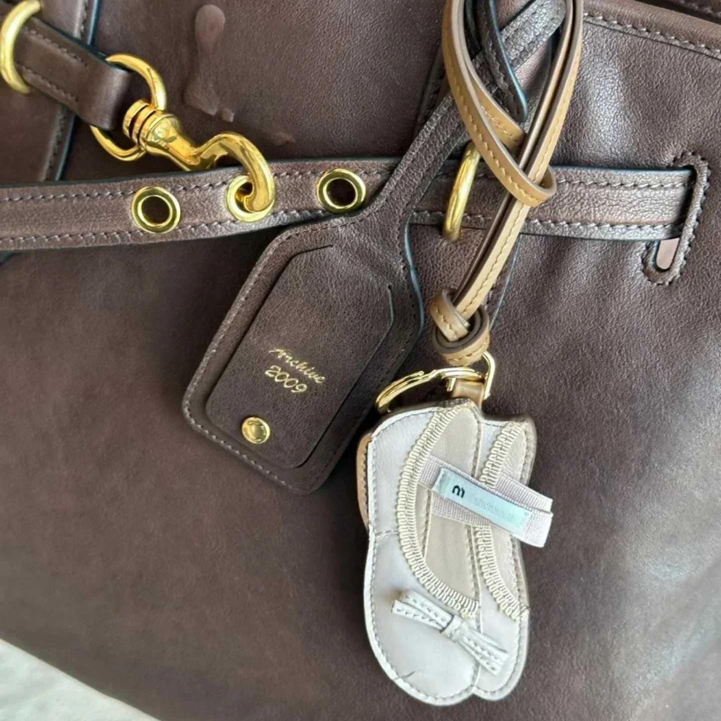 Luxury Blue shirt bag pendant leather pendant brand design mini ballet shoes jewelry bag charm clothing personalized pendant Y250928