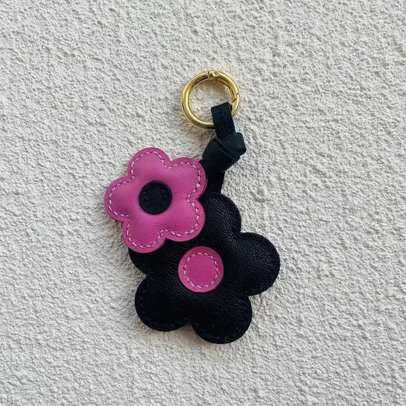Luxury New Flower Story Series Handsewn Tulip Hanging Keychain And Bag Companion Cactus Charm Pendant Rope Accessories Creative Decor Y250929as