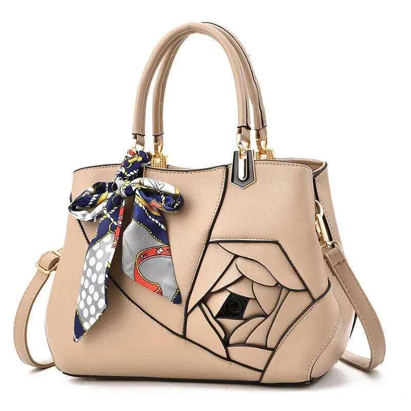 Designer Women's New Trendy Middle-Aged Mother Atmosphere Simple Fashion Shoulder Crossbody Handbag Square Bag