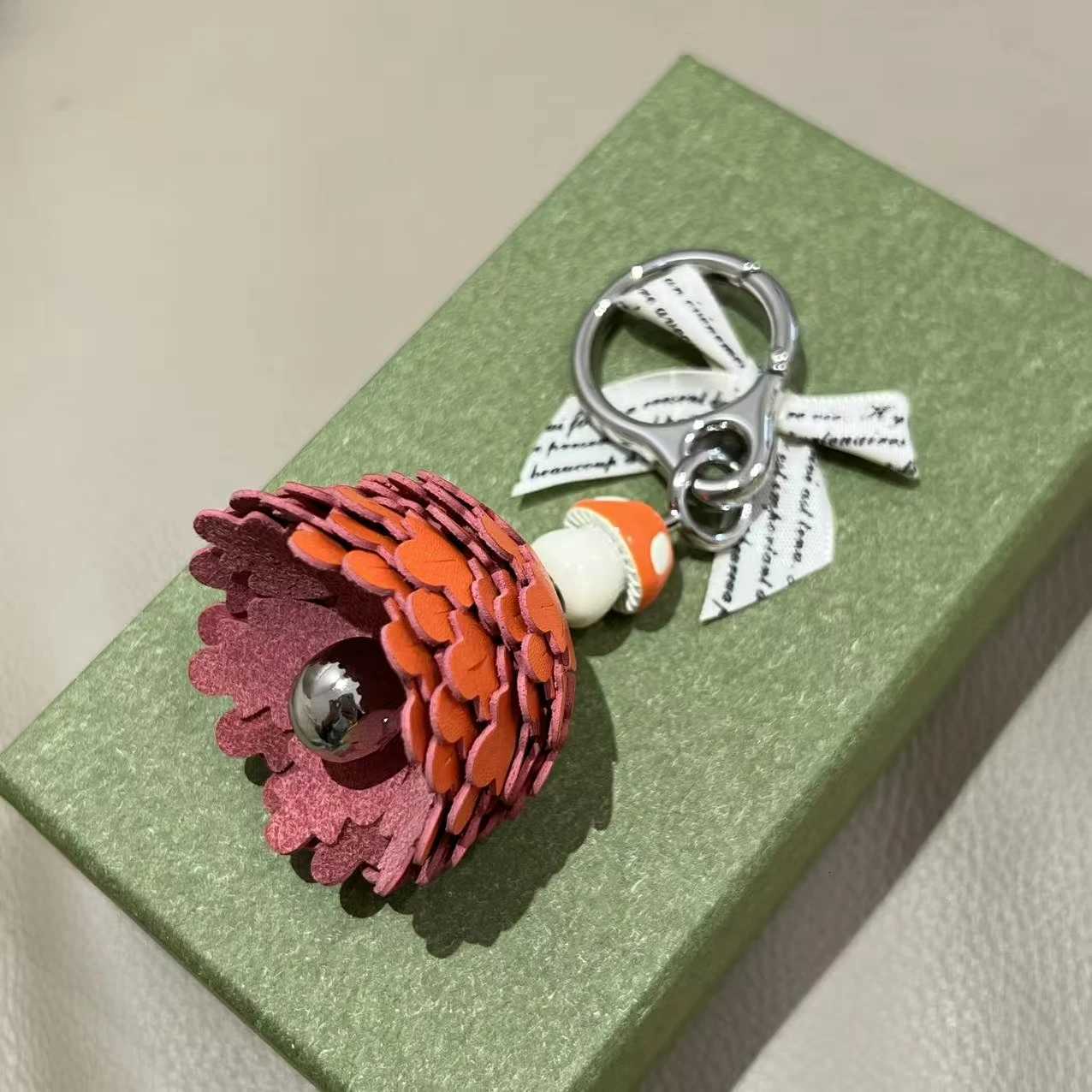 Luxury Elegant Beaded Animal Keychain with Suede Flowers Unique Bag Accessory for Backpack Purse Y250928