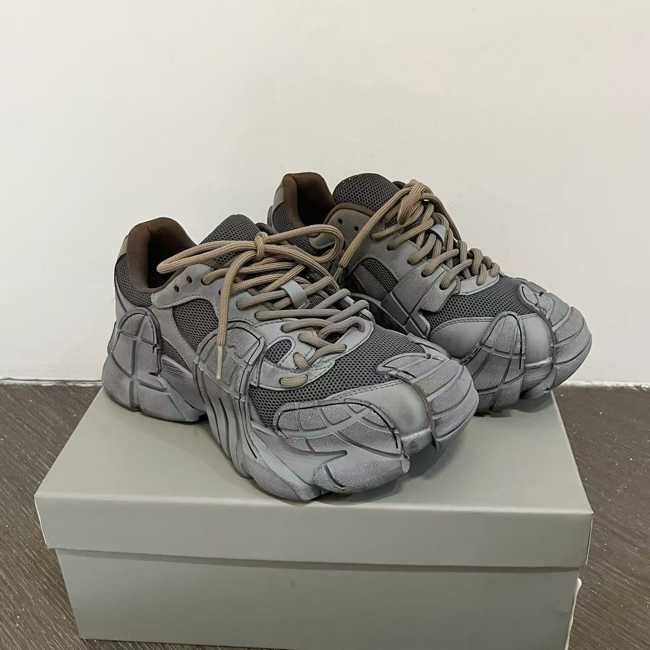 Designer Thick soled Retro Octopus Washed Retro Fashion 2025 New Multi functional Casual Sports Dad Shoes