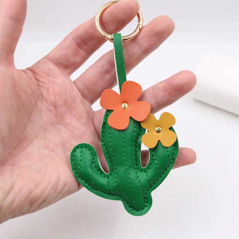 Luxury New Flower Story Series Handsewn Tulip Hanging Keychain And Bag Companion Cactus Charm Pendant Rope Accessories Creative Decor Y250928