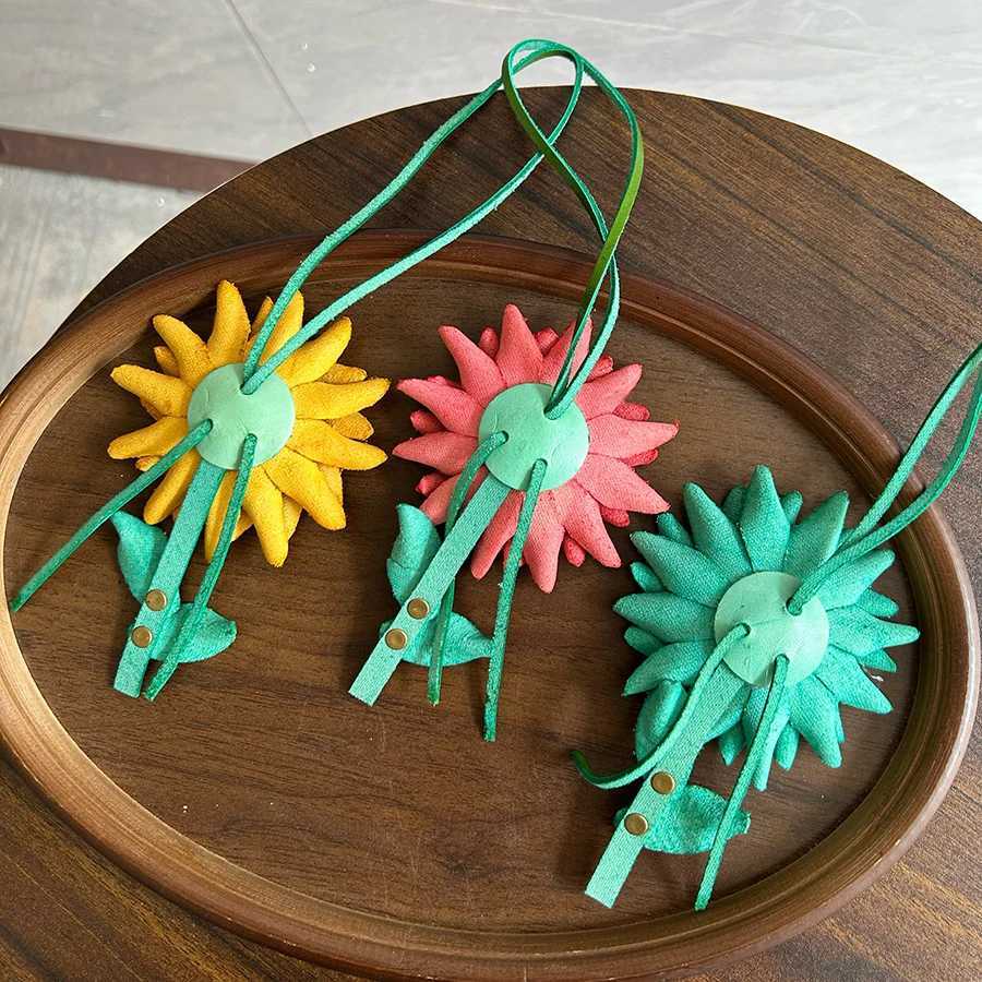 Luxury Cow Leather Sunflower Pendant Bag Charm Purple Flower Keychain Bag Pendant Decoration High Luxury Girl Gift Bags Accessories Y250929as