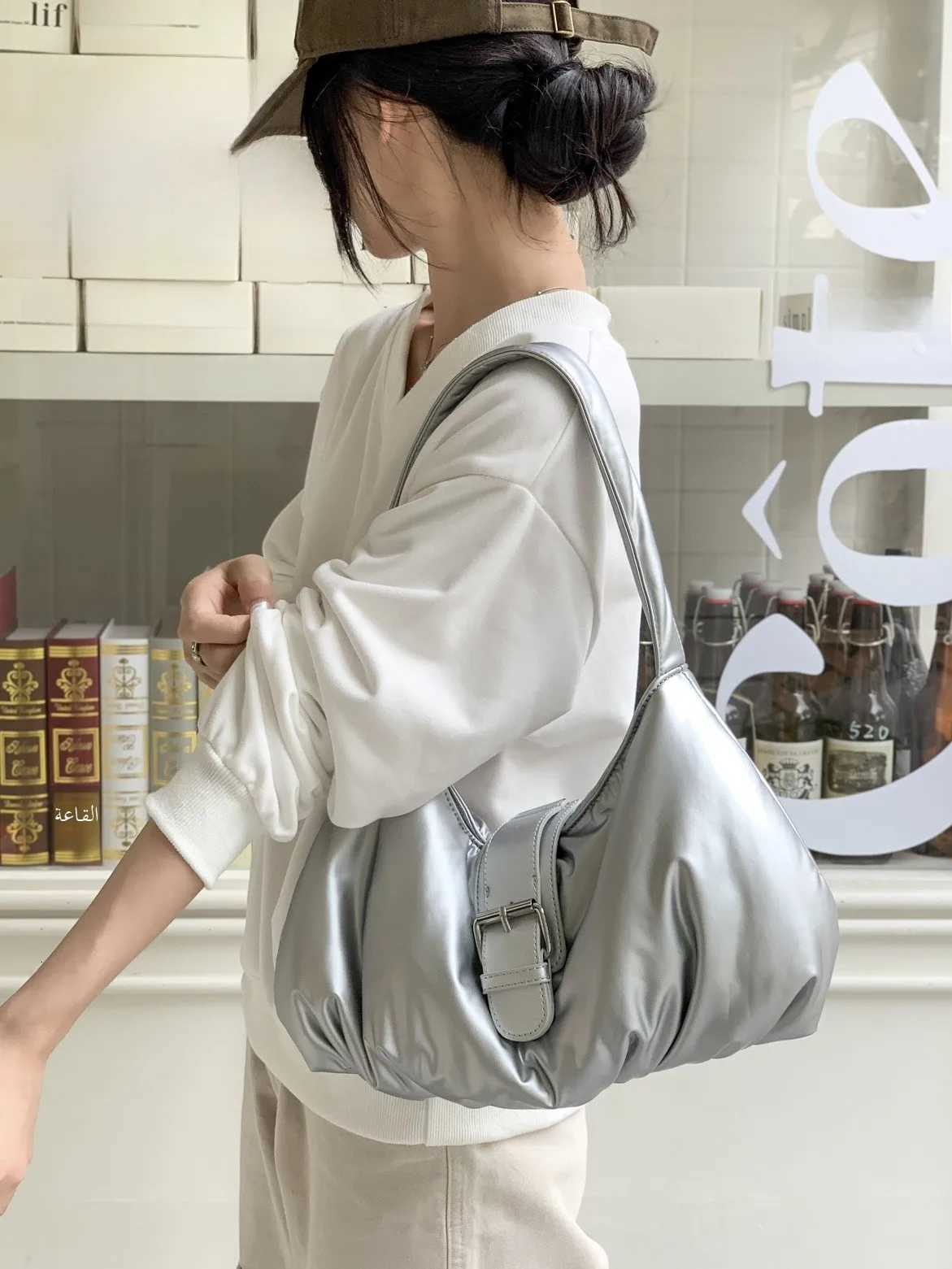 Silver Underarm Space Bag oulder Bag Faionable mat Design Early Autumn New Sle HighEnd Feel Small Design Z250928