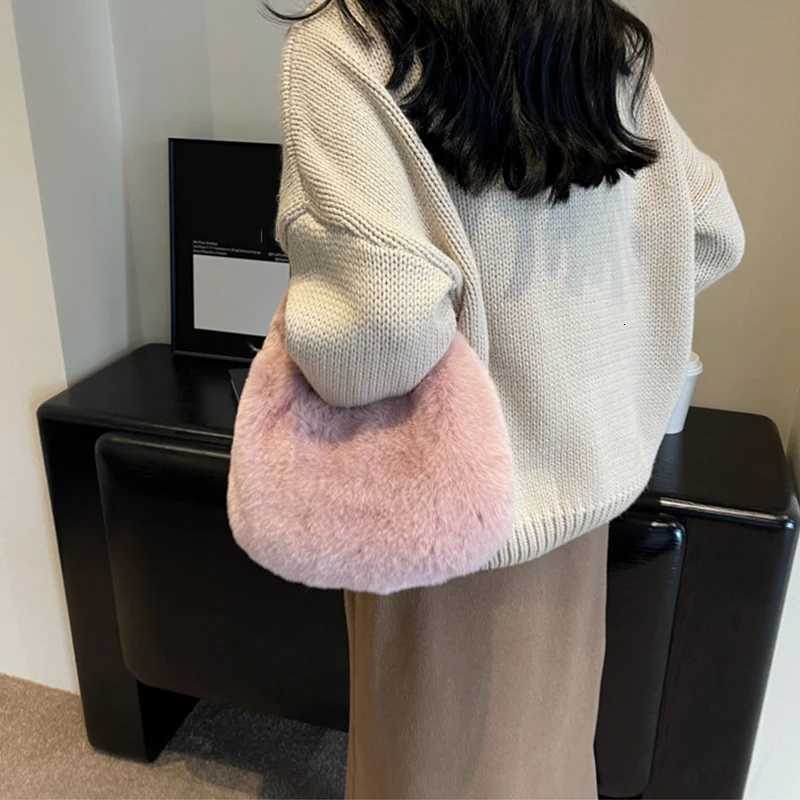 Winter Womens Plush Half Moon Fur Handbag Small Wrist Clutch Fashion Short Handle Phone Bag Coin Purse Ladies Fashion Accessory Z250928