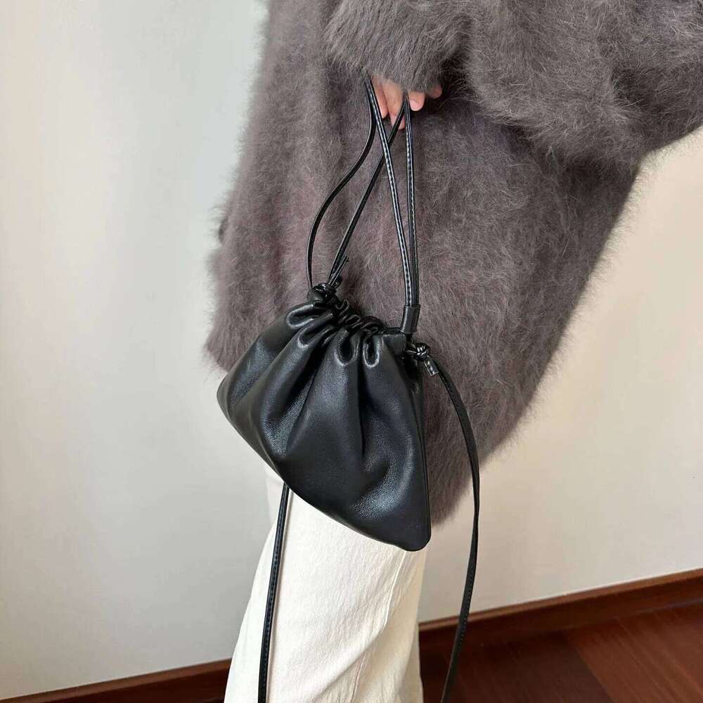 Sheepskin Cloud 2025 Niche Soft Leather Drawstring Design Shoulder Fashion Women's Portable Hand-Owned Slide Bag 250911 Mdng916