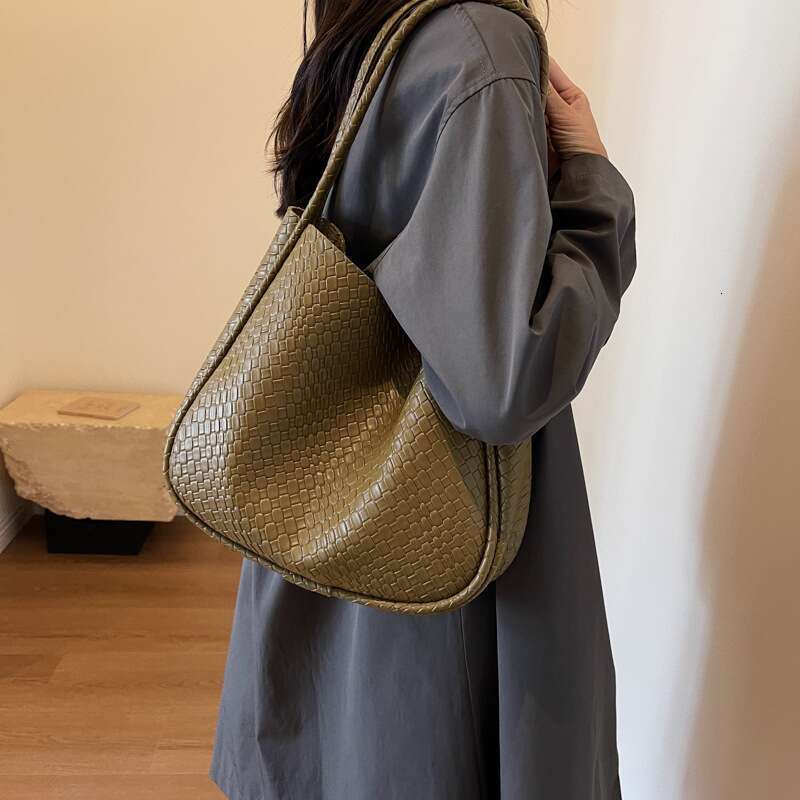 Women Handbag Large Capacity Handbag Europe And The United States Retro Fashion Handheld Large Capacity Female Simple Tote Niche Texture Sh