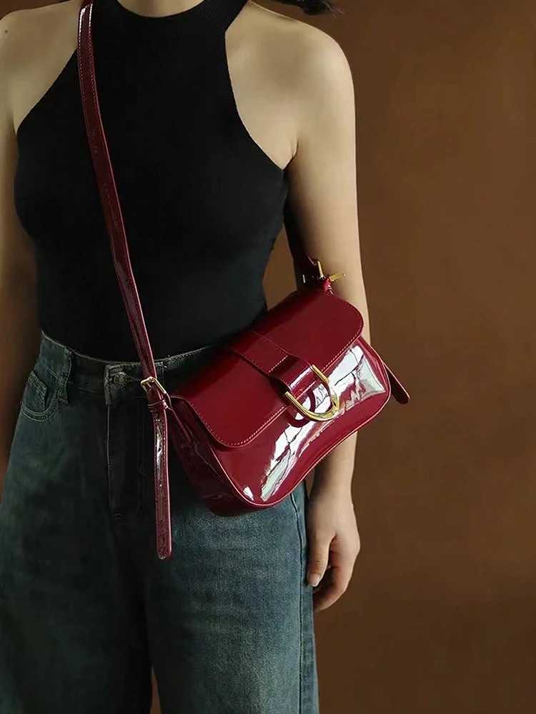 2025 new retro wine red road buckle crossbody bag shoulder bag armpit bag fashionable casual womens daily commuting womens bag Z250928