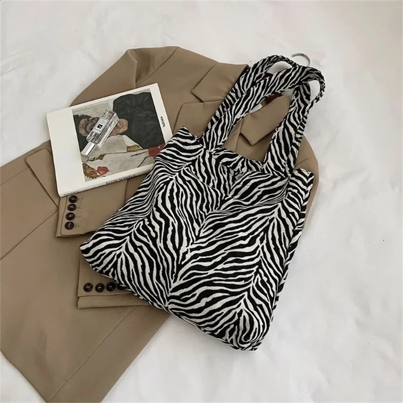 Vintage Women Shoulder Bag Creative Zebra Stripes Canvas Tote Handbags Large Capacity Underarm Female Travel Shopping Bags 240813ZYl