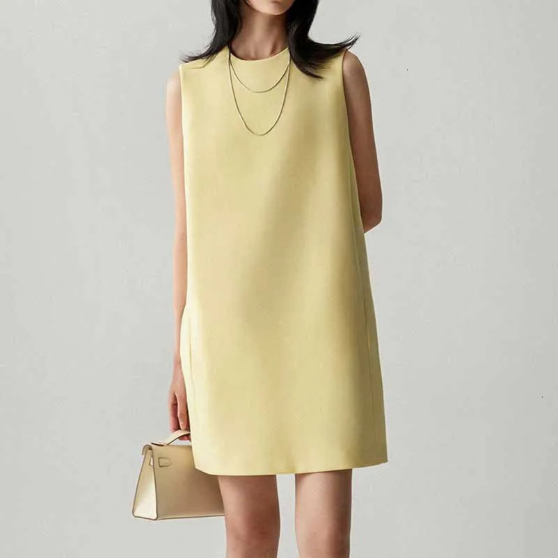 Japanese blend commuting simple sleeveless straight dress comfortable and fashionable bodycon 240628