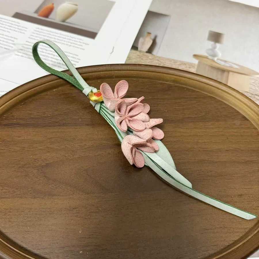Luxury Flower Bag Pendant Cow Leather Design Exquisite Handmade Simulation Bags Pendant Osmanthus Tulip Keychain Bag Accessories Y250928