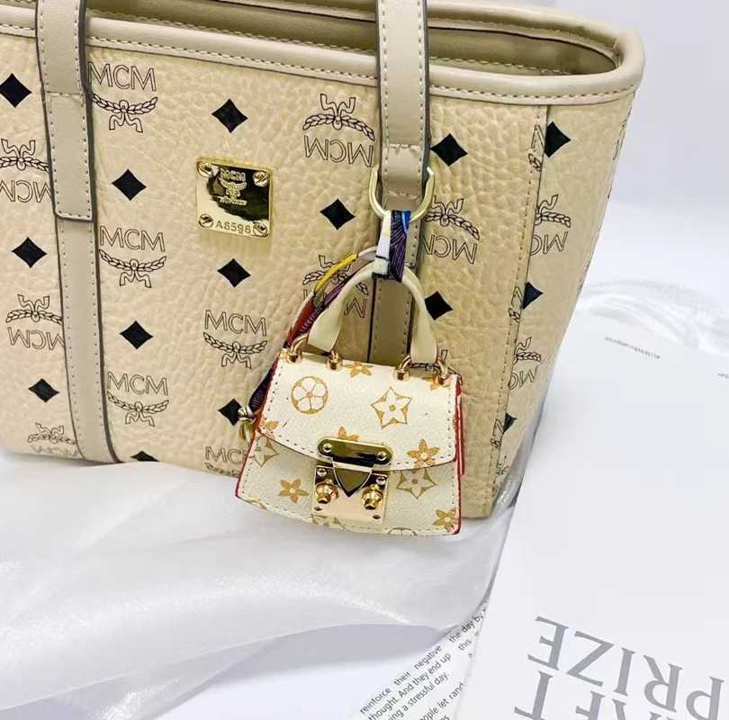 Luxury Mini Creative Fan Bag Headphone Bag For Airpods 4 3 2 Pro2 Galaxy Buds 3 3Pro Keychain Bag Fashionable Mini Bag coin Pocket Y250928