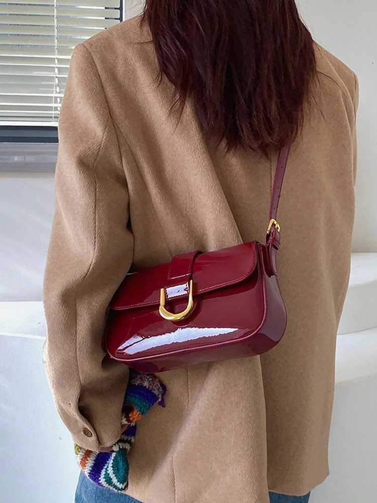 2025 new retro wine red road buckle crossbody bag shoulder bag armpit bag fashionable casual womens daily commuting womens bag Z250928