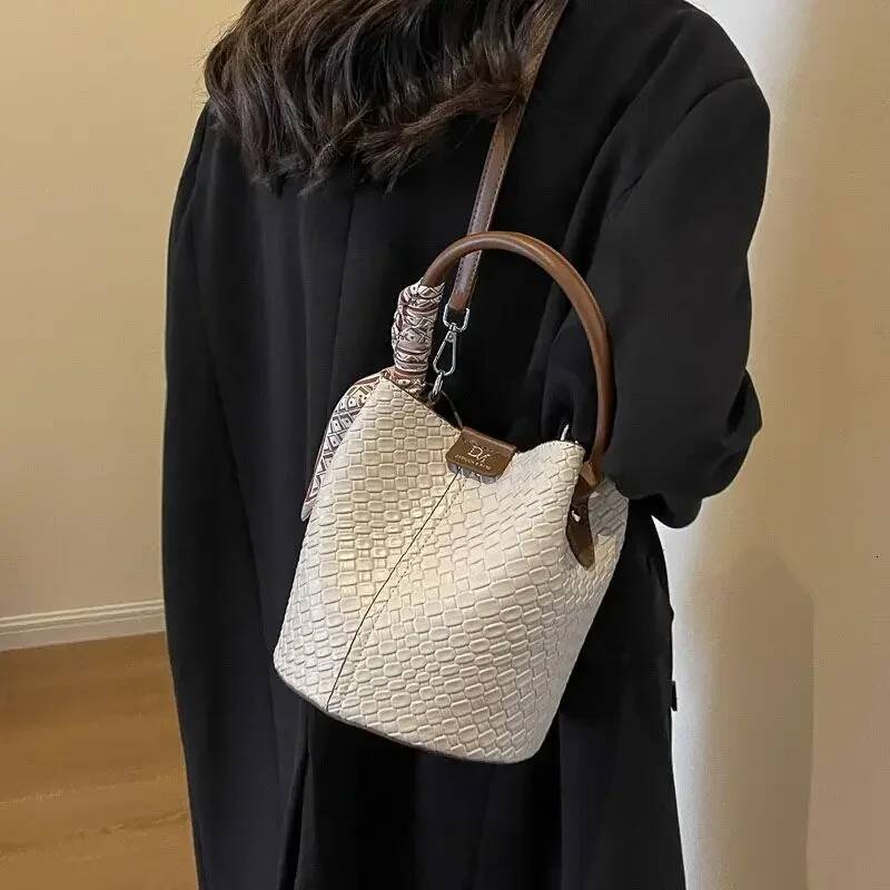 Sac Poplene Femme Temperament Summer Women Simple Top-handbag Fashion All-in-one Crooss Shoulder Under Straddle Bucket Bag high-quality