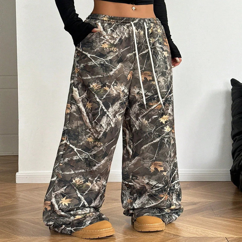 Womens high waisted camouflage cargo pants with loose pockets and printing suitable for outdoor activities 250306