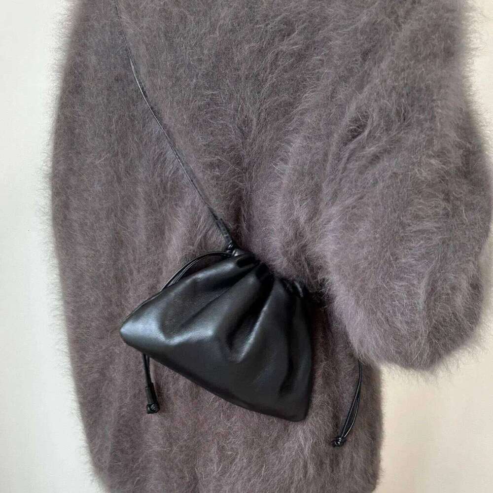 Sheepskin Cloud 2025 Niche Soft Leather Drawstring Design Shoulder Fashion Women's Portable Hand-Owned Slide Bag 250911 Mdng916