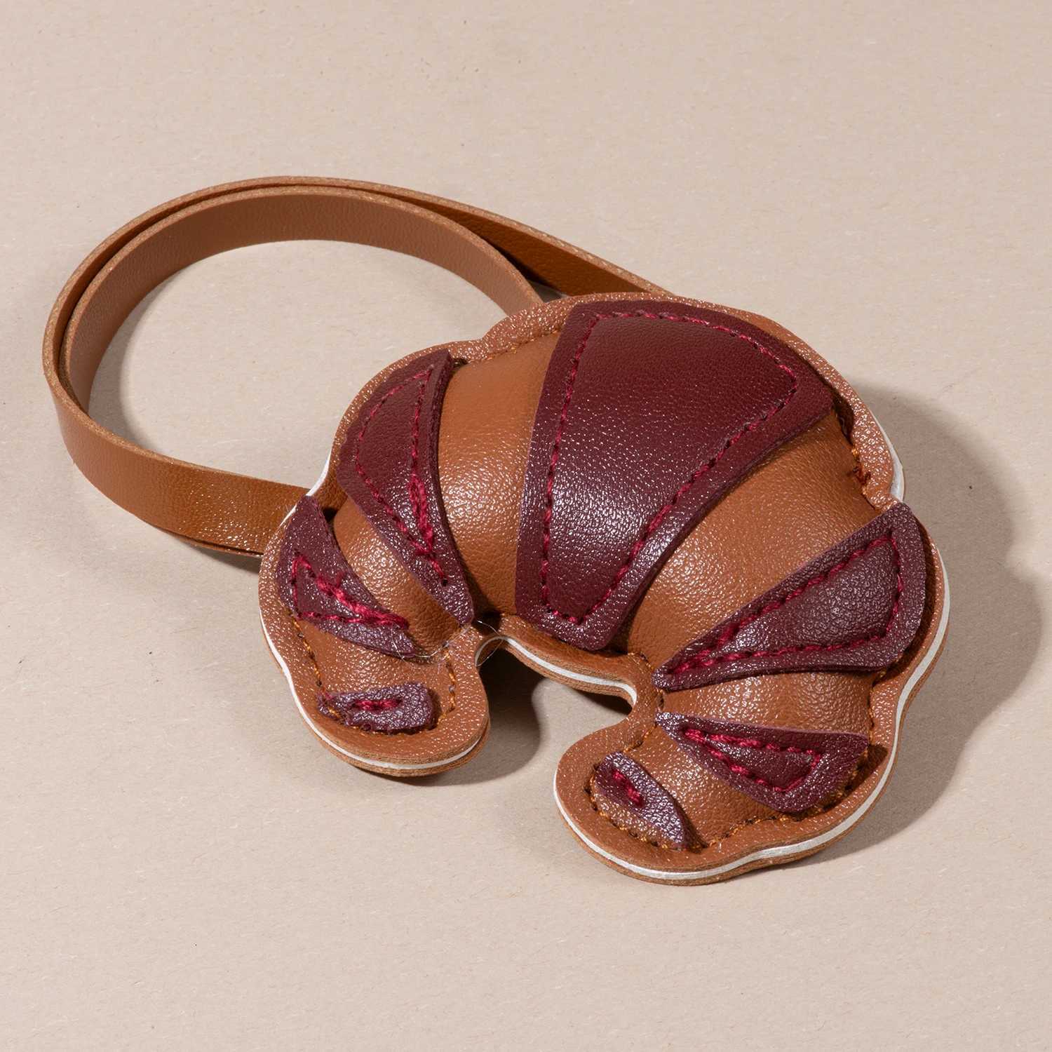 Luxury Handmade Leather Croissant Womens Bag Charm Keychain Cute Food Backpack Pendant Couple Friend Jewelry Gift Y250928