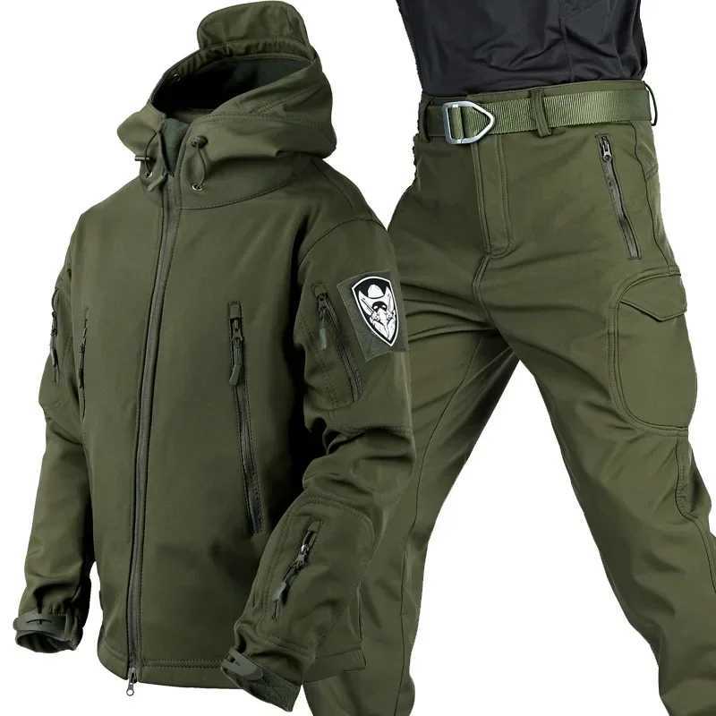 2024 Shark Skin Soft Shell Winter Plush Thickened Mountaineering Tactics Training Windproof IX7 Combat Trousers Jacket Suit W250928
