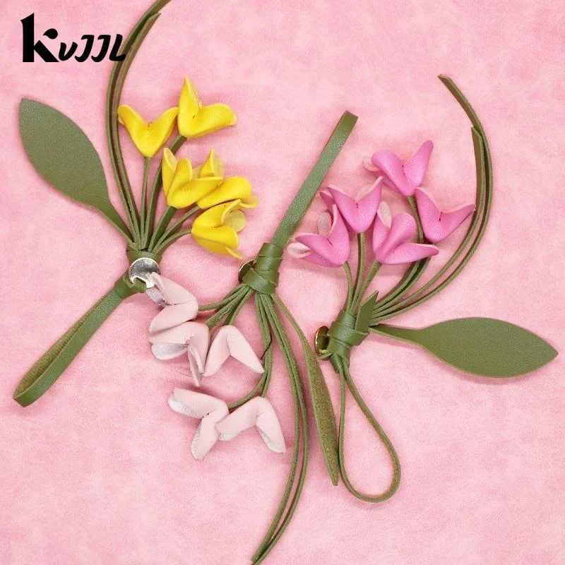 Luxury Fashion PU Leather Simulation Osmanthus Keychain Bag Pendant Decoration Artificial Flower Backpack Hanging Ornaments Gifts Y250928gc