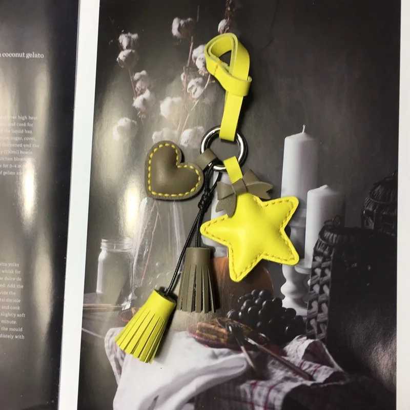 Luxury Handmade Cowhide Tassel Love Peach Heart Star Keychain Bag Hanging Creative Birthday Gift Pendant Car Pendant Y250928as