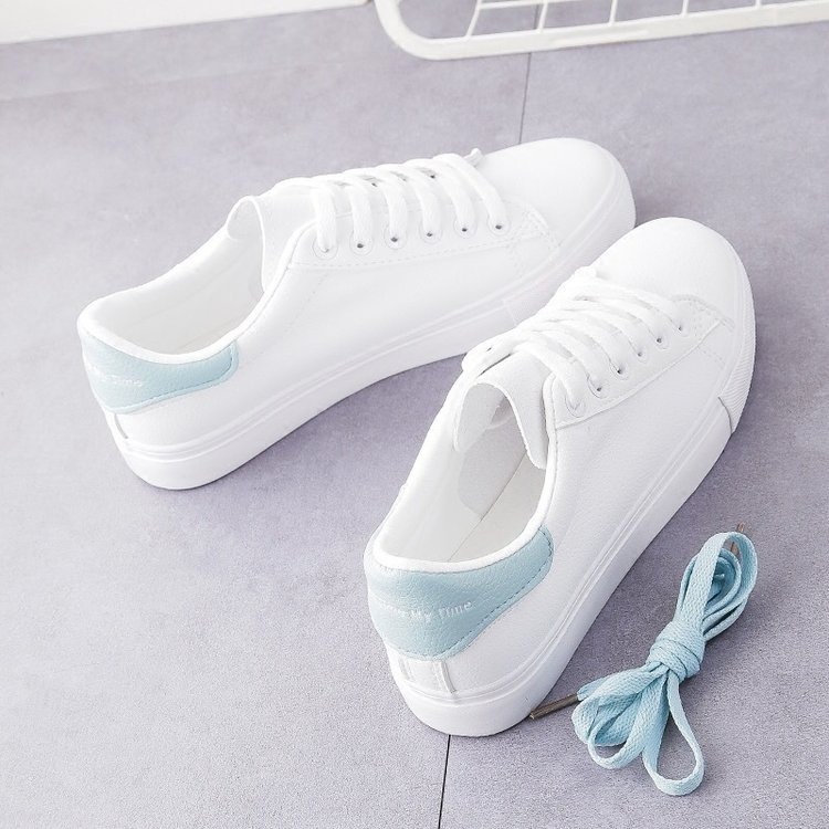 Thick soled white shoes for women in autumn 2025 fashionable and versatile white student round toe board shoes, street photography single shoes