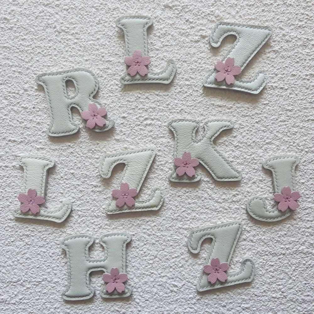 Luxury Creative High Quality Genuine Leather Initial Keychain Pendant Womens Fashion Candy Color Car Keychain Bag Phone Charm Gift Y250929as