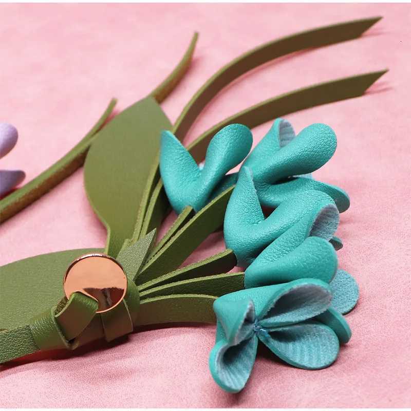 Luxury Highend Shoulder Bag Pendant Pu Leather Simulation Osmanthus Creative Handmade Pendant Popular Keychain Friend Gift Accessories Y250928as