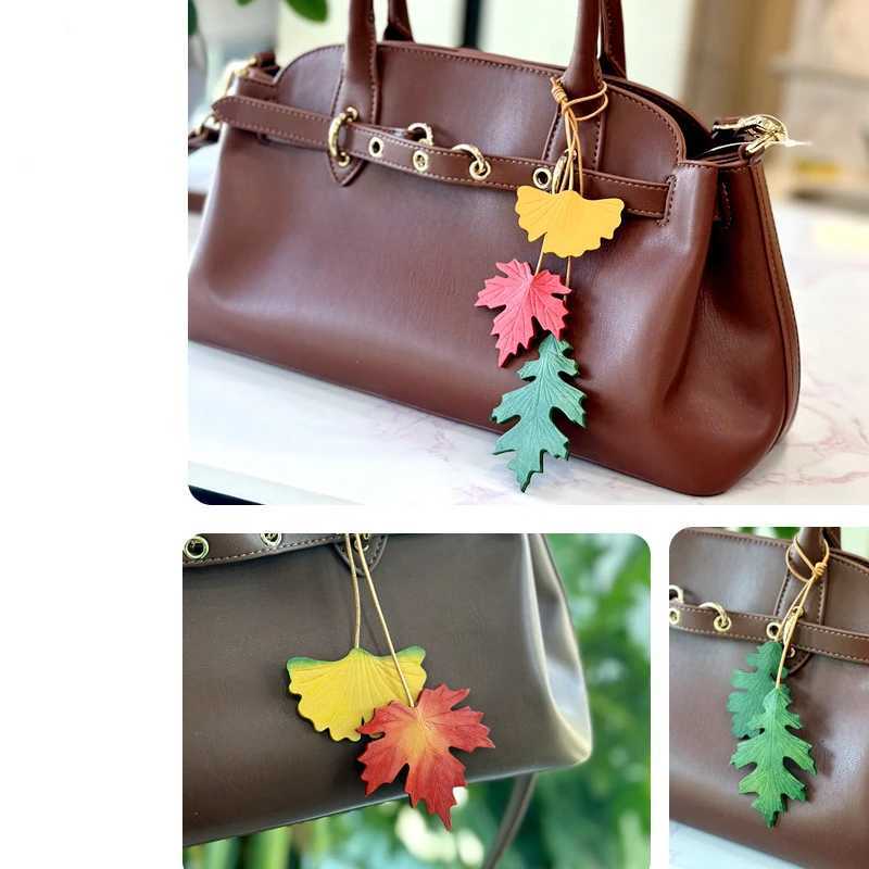 Luxury Bag Charm Handmade Leather Oak Leaf Ornaments For Womens Handbag Shoulder Bags Exquisite Keychain Accessories Gift Y250928as