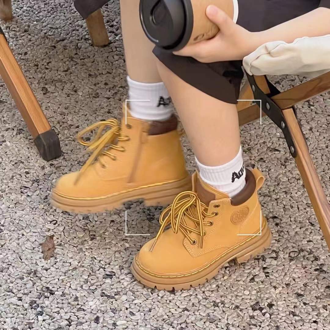 Autumn and winter new cotton lined leather children's Martin boots, yellow boots, boys' non slip short boots, fashionable designer shoes