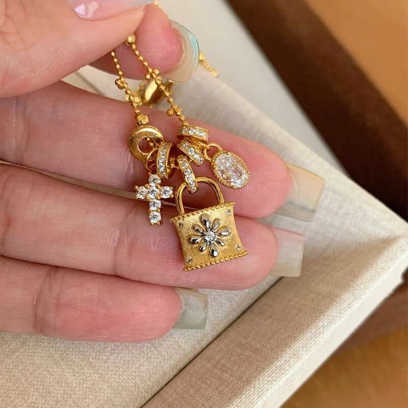 Cross Lock Necklace for Women Pendant Light Niche High-End Sense Choker