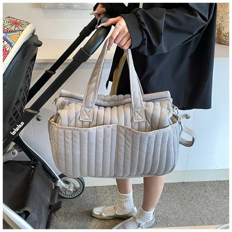 Multifunctional Mommy Bag Large Capaci Baby Carrying Diaper Bag Materni Pack Womens Travel Totes Baby Items OrganizerXJ250928
