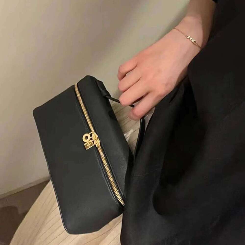 Designer Bags New Women's Lunch Box Handbag Crossbody Fashion Trend Shoulder Y2k Hong Kong Style High End Feeling Storage Bag Hot Selling