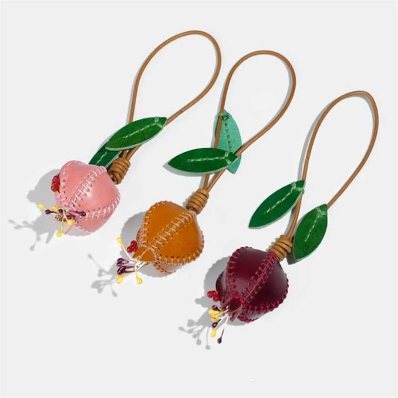Luxury F42F Elegant Pomegranate Fruit Design Leather Keychain Accessory for Bags and Y250928