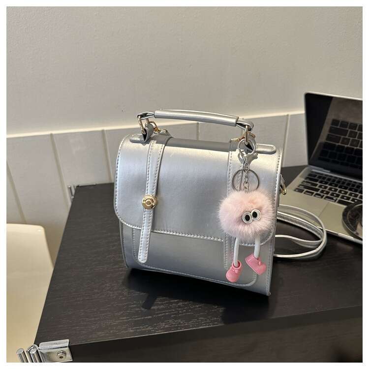 New Hot Sale Retro Women's Fashion Fashionable Pendant Shoulder Bag Casual Simple Backpack