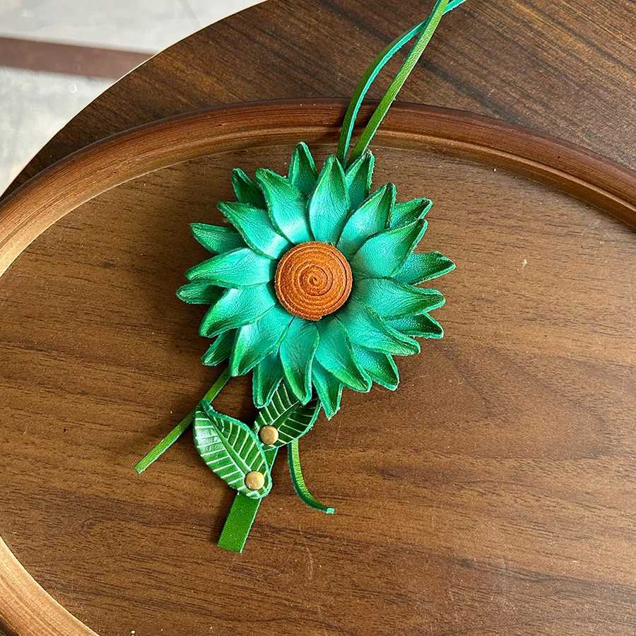 Luxury Cow Leather Sunflower Pendant Bag Charm Purple Flower Keychain Bag Pendant Decoration High Luxury Girl Gift Bags Accessories Y250929as