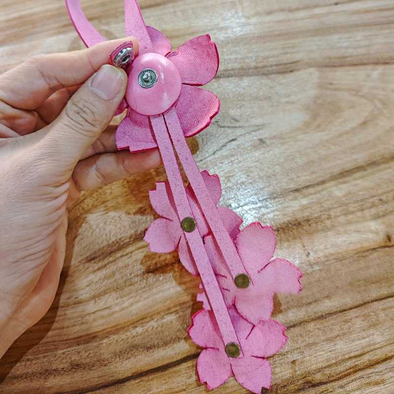 Luxury Flower Shaped Bag Charm Colorful Cow Leather Flower Bags Pendant Highend Keychain Hand Rope Gift Home Decoration Bag Accessorie Y250929as