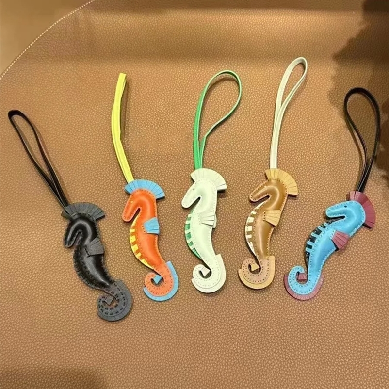 Stylish leather animal keychain bag Backpack charm pendant keychain clip decorative gift bag pendant250114bj