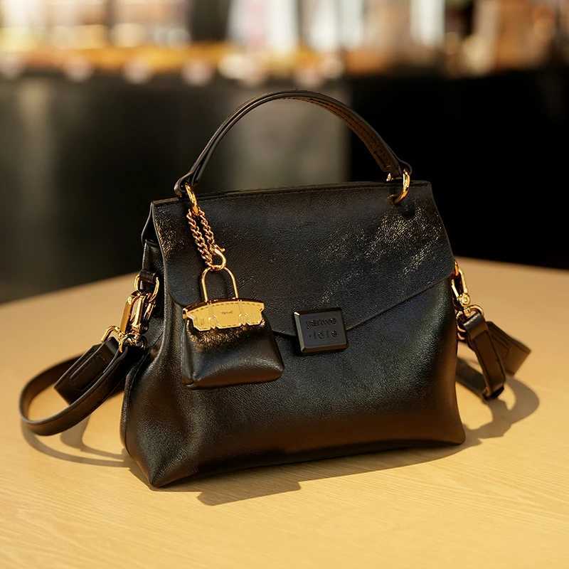 New Light Luxury Womens Bag Fashionable Casual and Versatile Commuter Bag Handbag Shoulder Crossbody Z250928