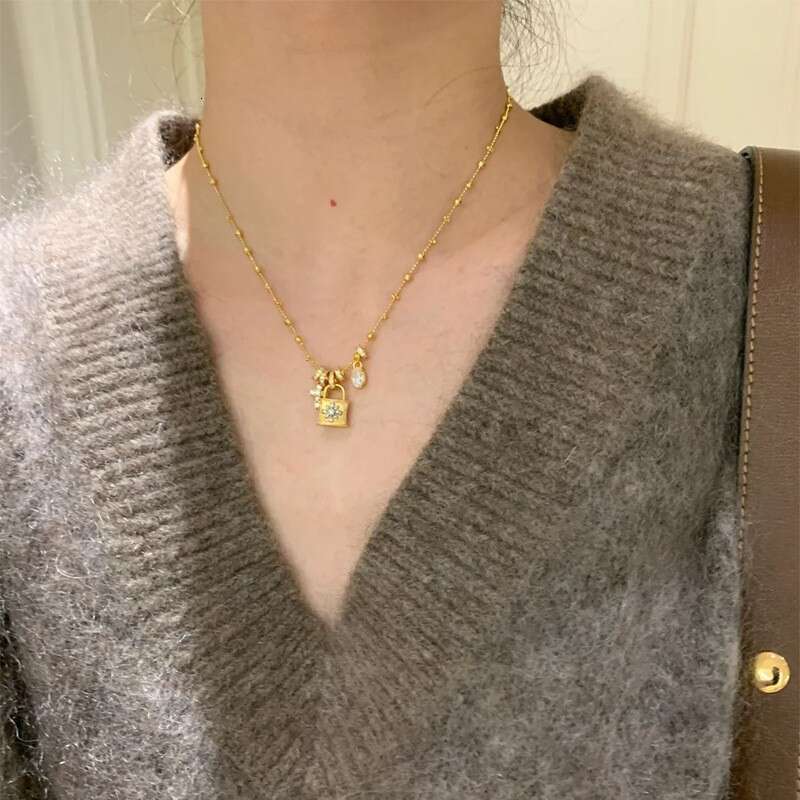 Cross Lock Necklace for Women Pendant Light Niche High-End Sense Choker