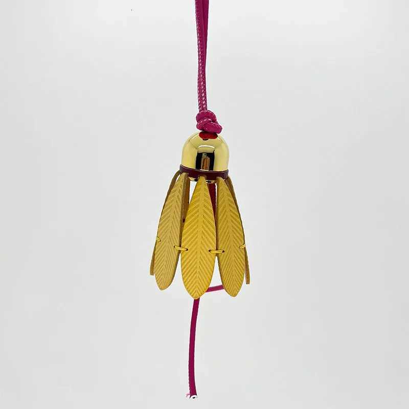 Luxury Genuine Leather Badminton Bag Charm Handmade Badminton Keychain Bag Pendant Decoration High Luxury Girl Gift Bag Accessories Y250929as