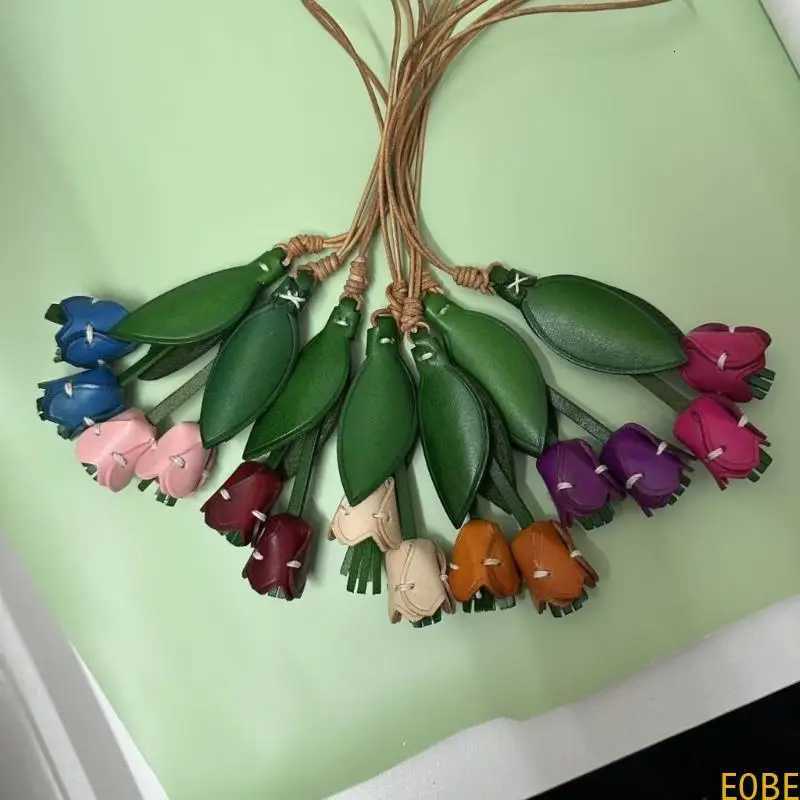 Luxury E0BE Stylish Flower Leather Accessory Handmade Leather Flower Adornment Key Rings Pendant Accessory For Versatile Use Y250928