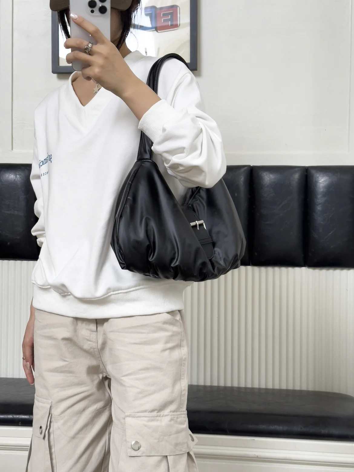 Silver Underarm Space Bag oulder Bag Faionable mat Design Early Autumn New Sle HighEnd Feel Small Design Z250928