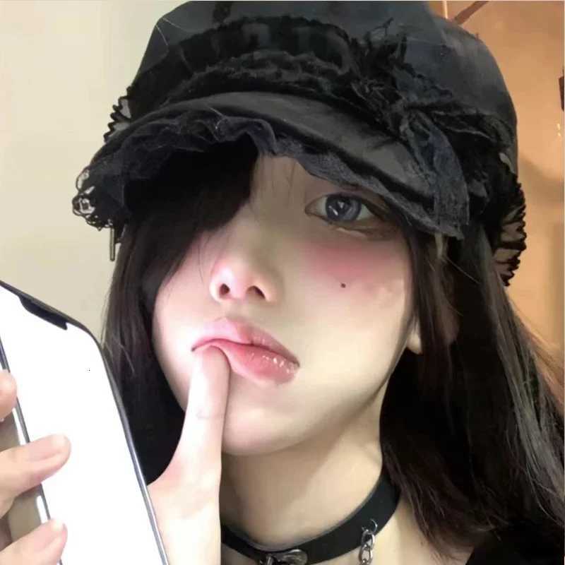 Winter Y2KHat designer Girl Millennium Double layer Lace Cross Dark Design Sense Beret Versatile Look Small Face beret V250928