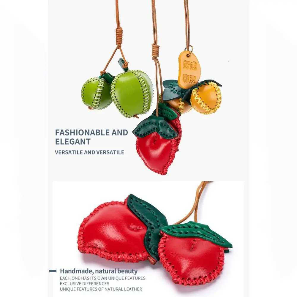 Luxury Trendy Hanger Fruit Pendant Pear Strawberry Leather Keychain Creative Handmade Bag Pendant Bag Ornament Y250928as