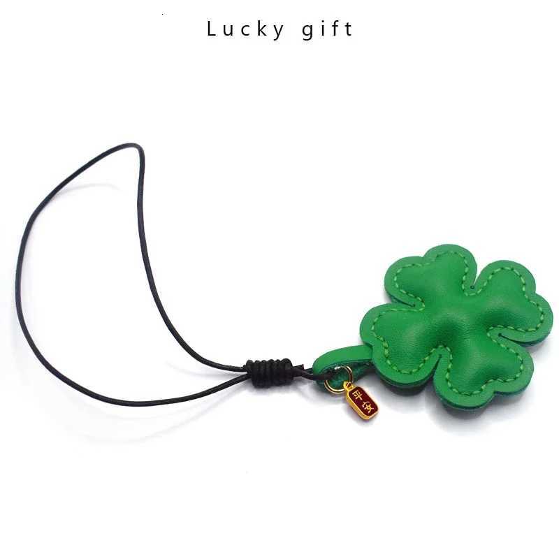 Luxury Doublesided Fourleaf Clover Genuine Leather Ins Bag Pendant Keychain Car Pendant Cowhide Plant Leaf Handbook Y250928as
