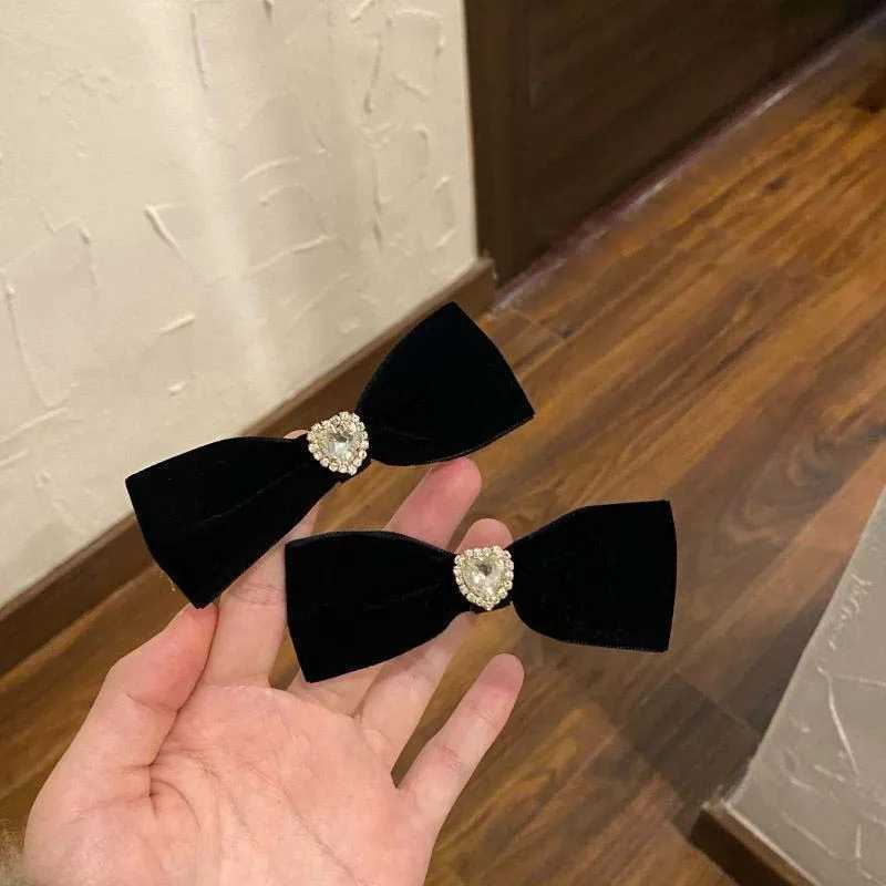 Elegant Black Velvet Camellia Hair Clip Rhinestone Bowknot Spring Clip Women Korean Hair Styling Barrettes Ribbon Bow Hairpins W250928