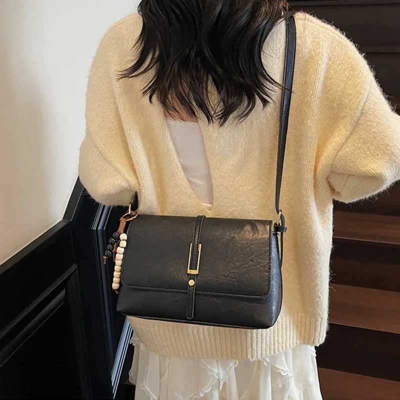 French Retro PU Leather Women Messenger Bag Autumn Simple Fashion Large Capacity One Shoulder Bags Temperament Commuter Handbags Z250928