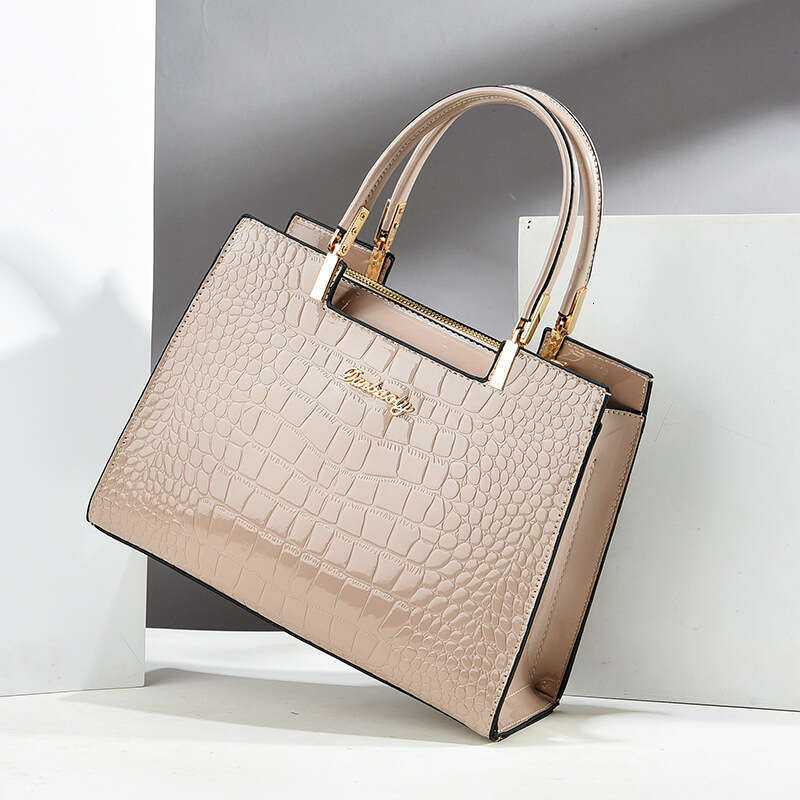 Elegant Mom Versatile 2025 Summer New Fashion Handbag for Middle-aged Women Shoulder Crossbody Bag
