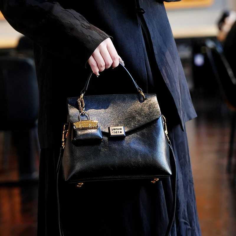 New Light Luxury Womens Bag Fashionable Casual and Versatile Commuter Bag Handbag Shoulder Crossbody Z250928