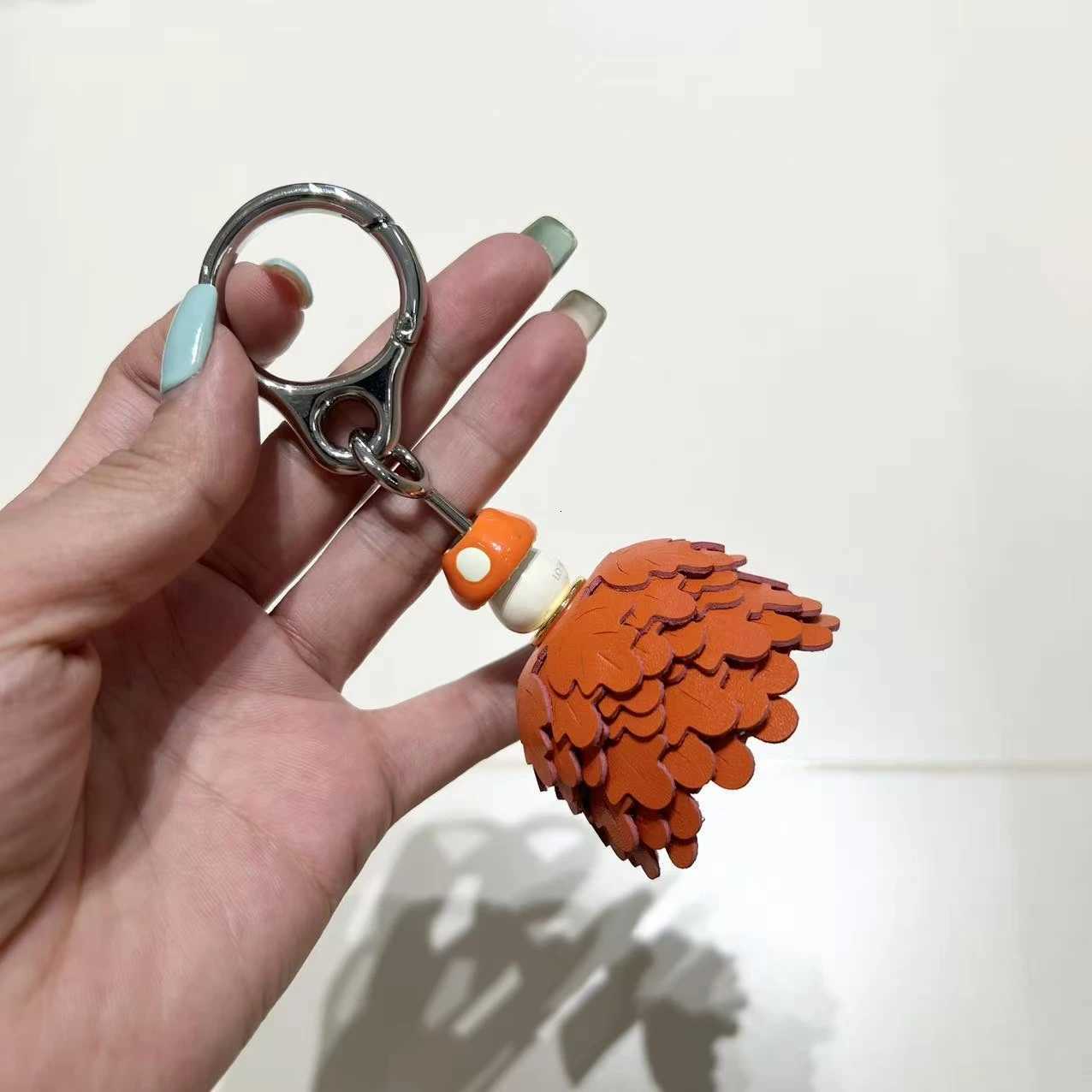 Luxury Elegant Beaded Animal Keychain with Suede Flowers Unique Bag Accessory for Backpack Purse Y250928